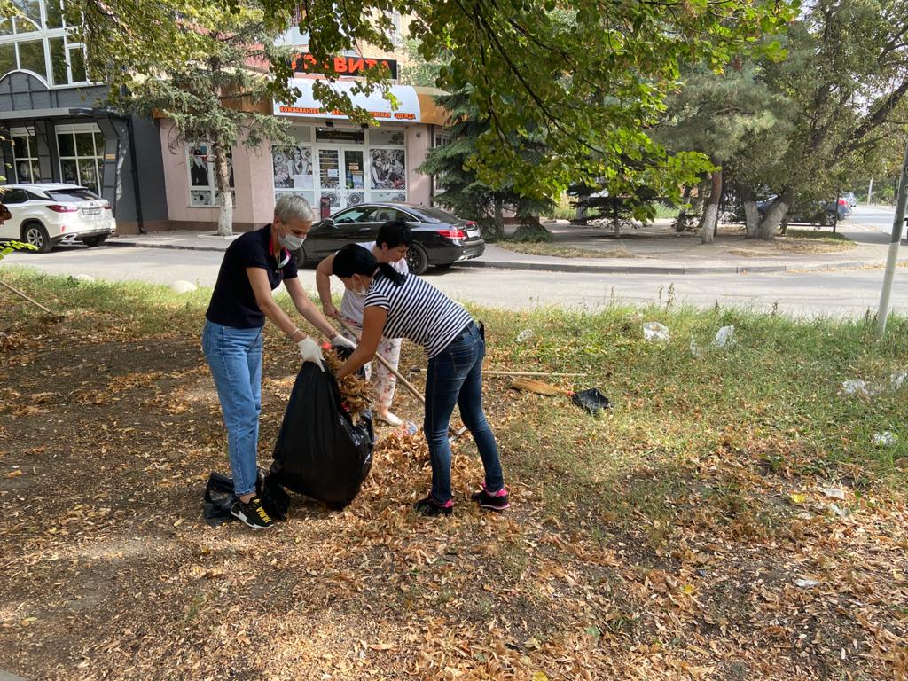 В Батайске состоялся масштабный субботник | 04.09.2020 | Батайск -  БезФормата